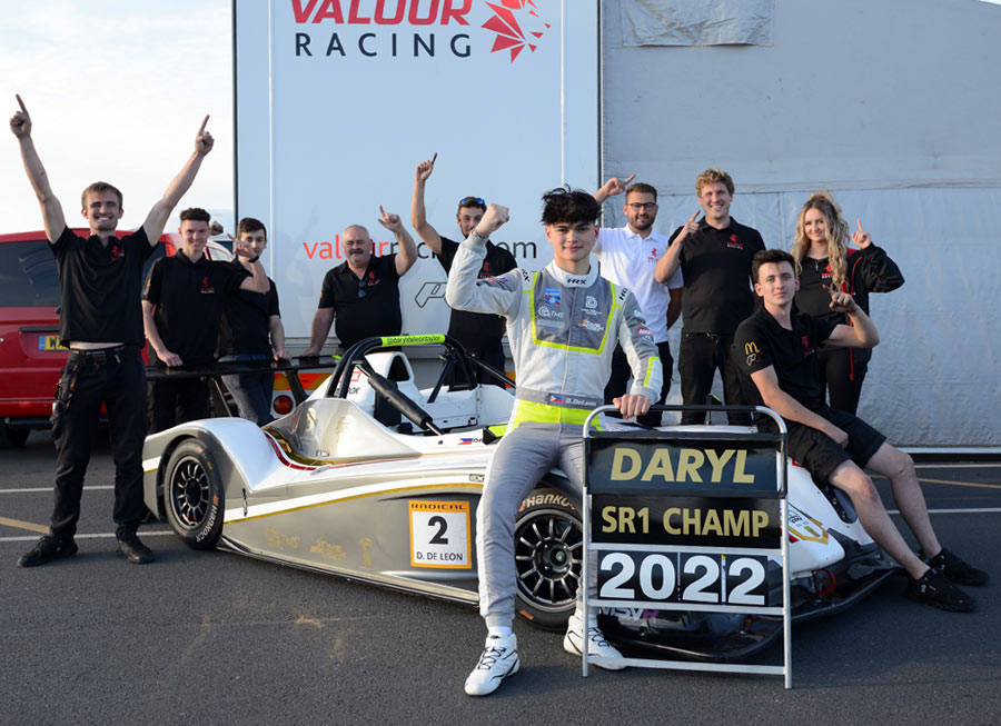 Daryl DeLeon Taylor crowned SR1 Cup UK champion in title decider at Donington